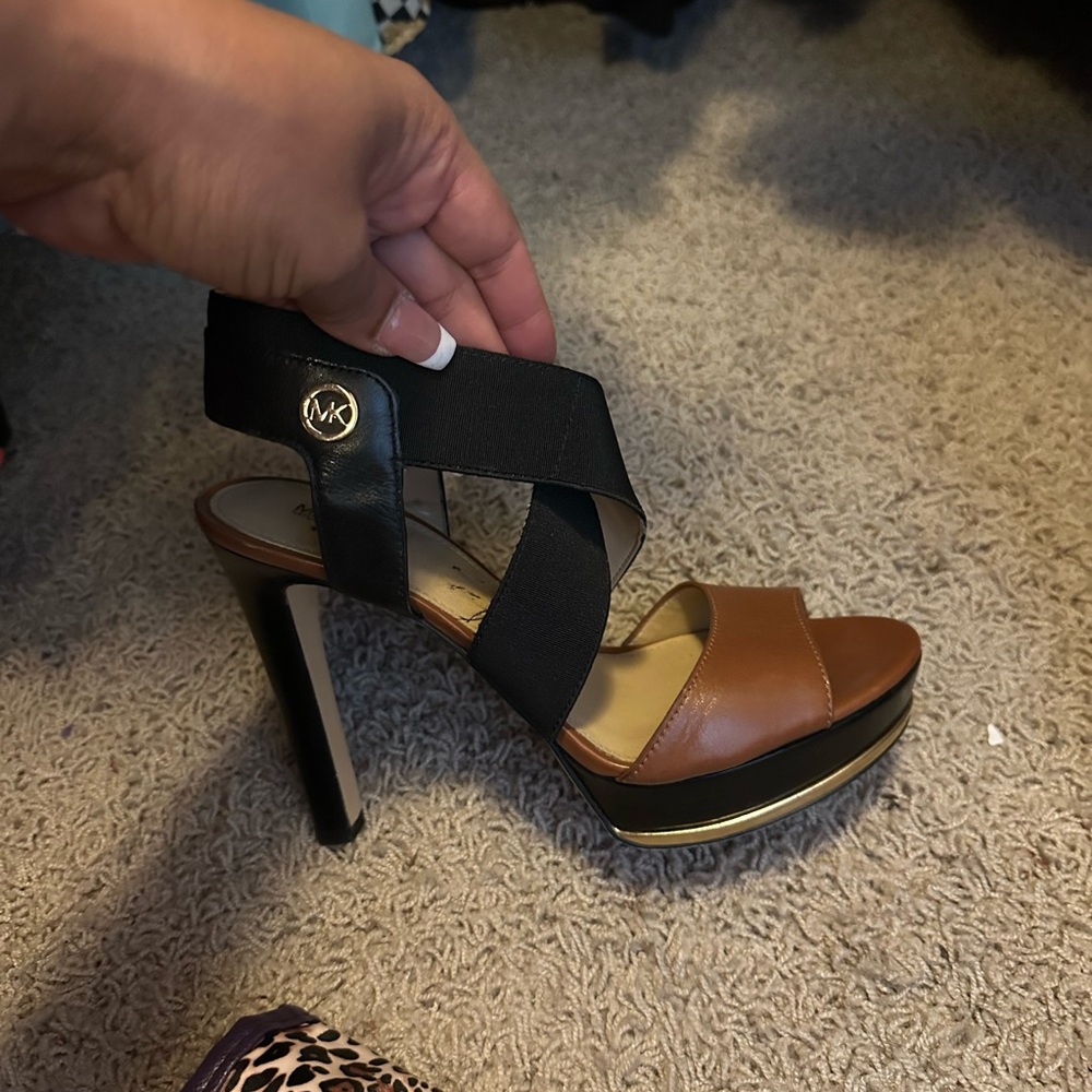 Worn Once , Very Comfortable And Versatile - image 1